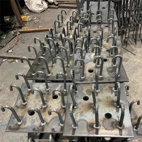 图纸中如何确定保山预埋件的位置？