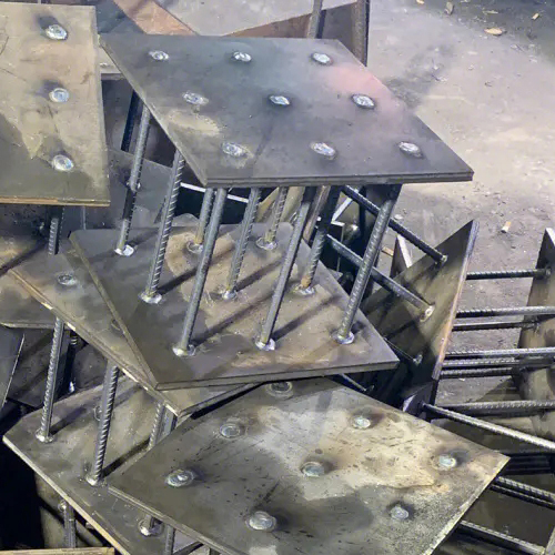 在确定保山预埋件位置时，需要考虑以下几点